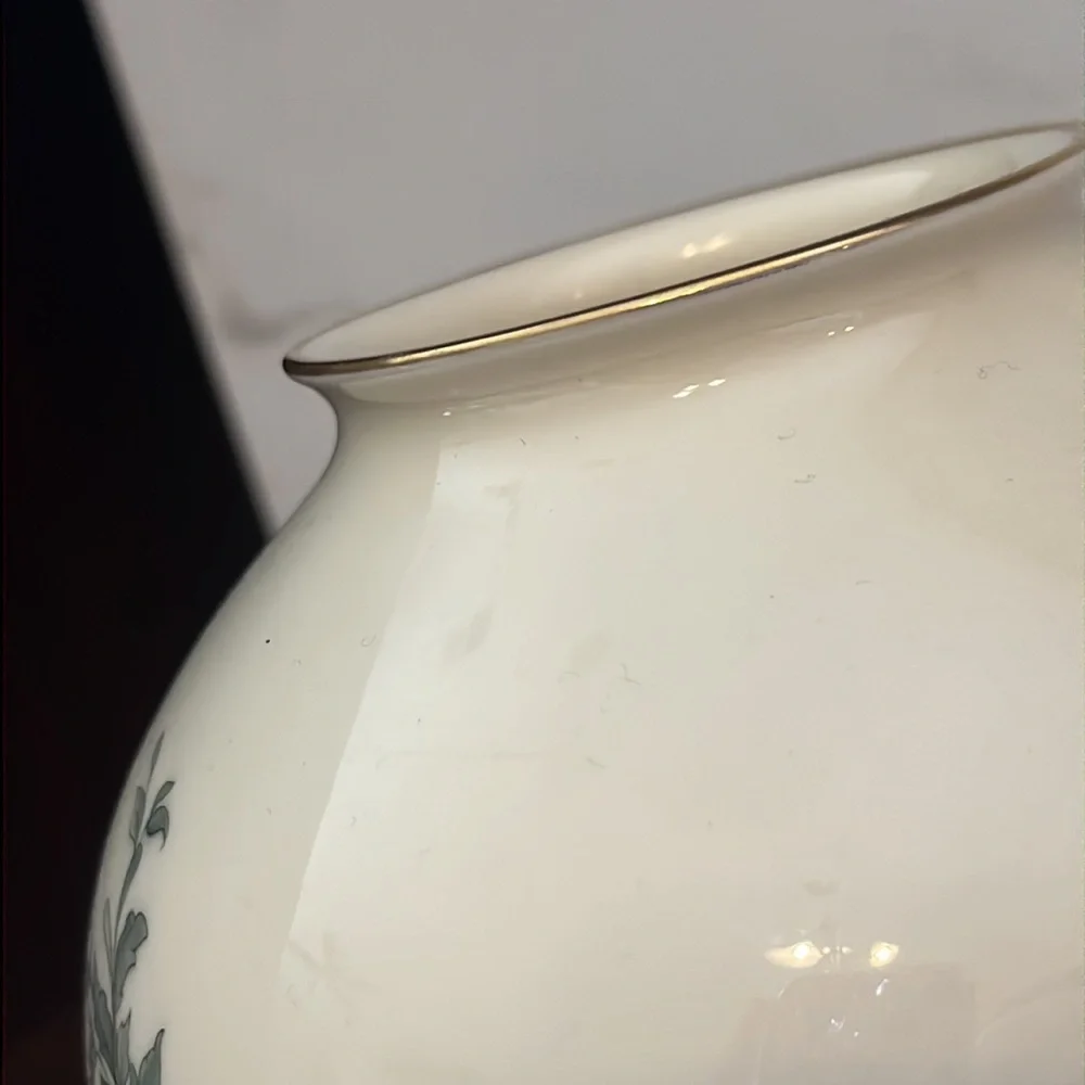 Lenox serenade bird globe vase gold color rimmed